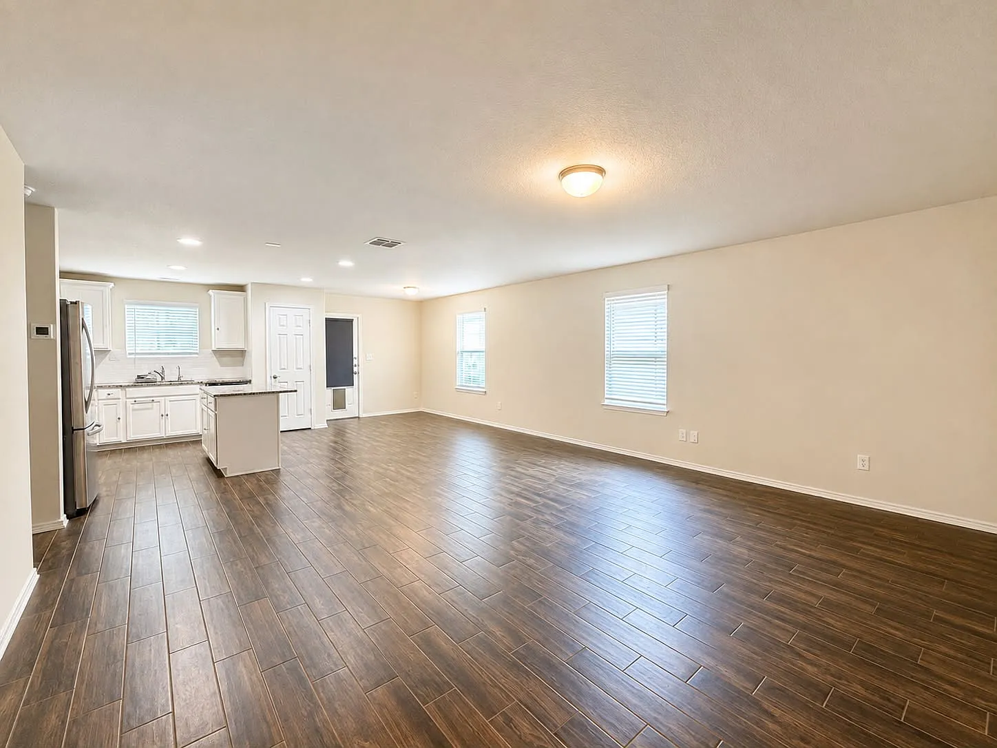 4 bed, 2.5 bath, 2440 sqft, $2,700 — Photo 3