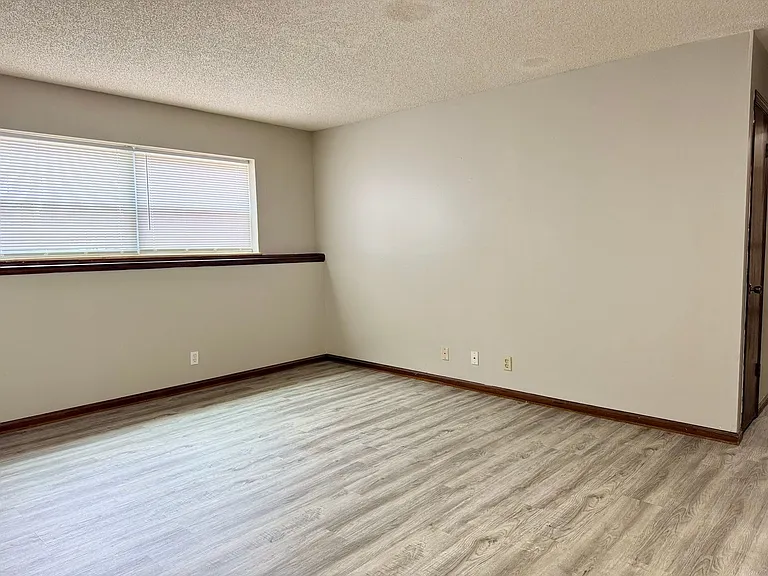 1214 Vattier St — Photo 29