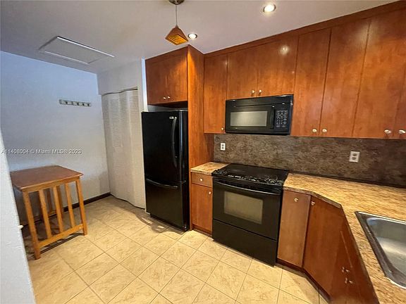 4th image of 871 NE 207th Ln #20415