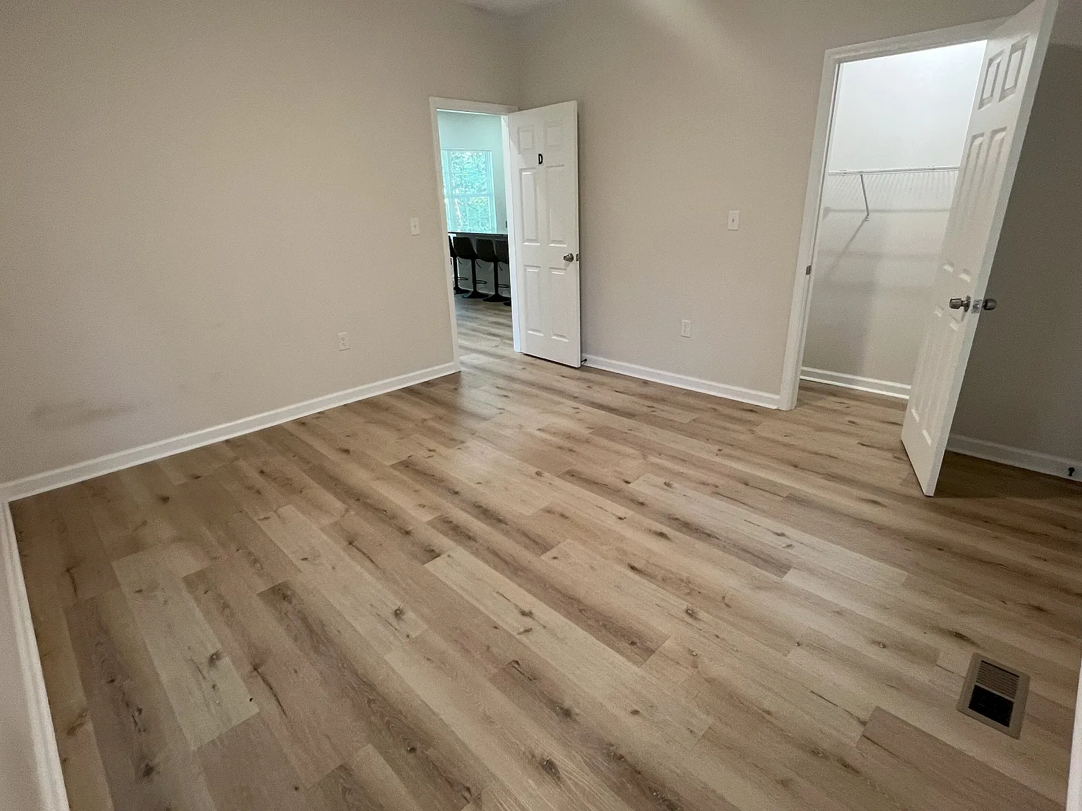 3 bed, 1036 sqft, $1,850 — Photo 4