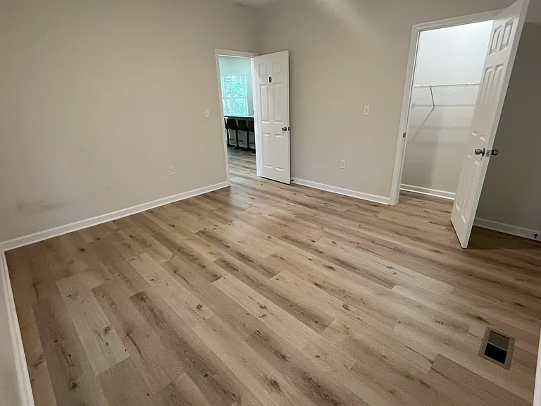 2324 Wilson Ave — Photo 4