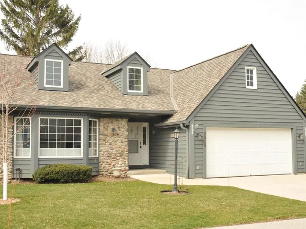 3845 South Oakridge COURT, Greenfield, WI 53228