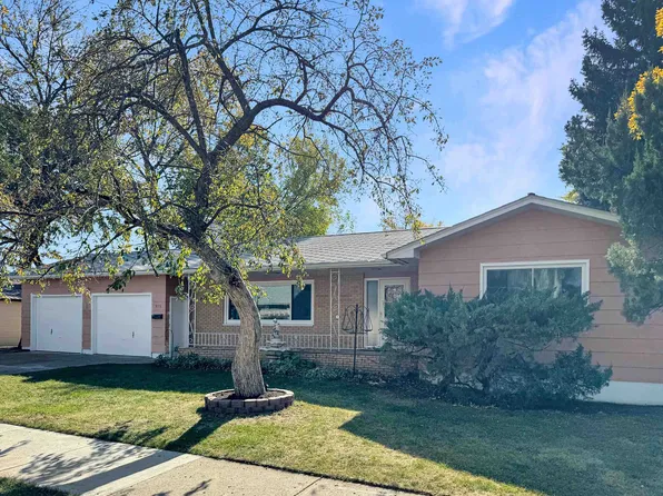 315 9th Ave SW, Minot, ND 58701