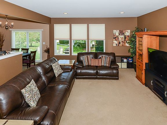 4th image of 1532 Yellowstone Dr