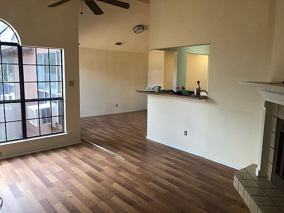 3rd image of 1812 Alameda Dr