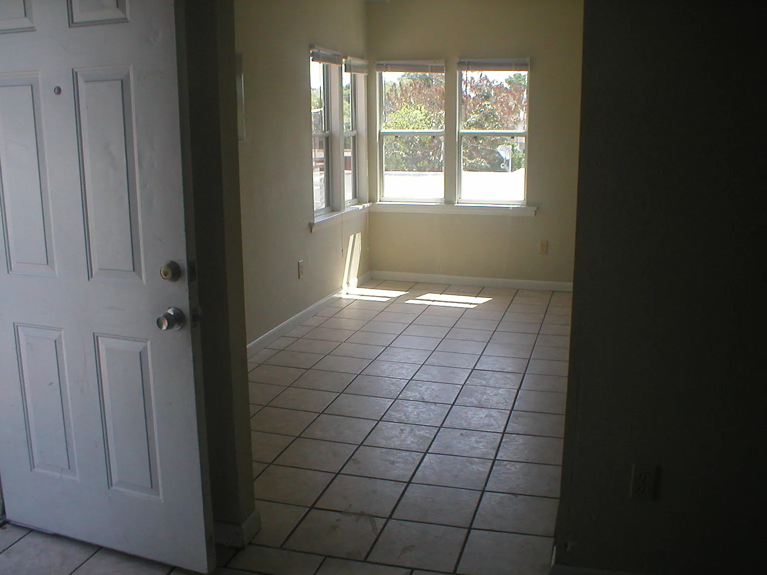 2 bed, 900 sqft, $1,500 — Photo 2