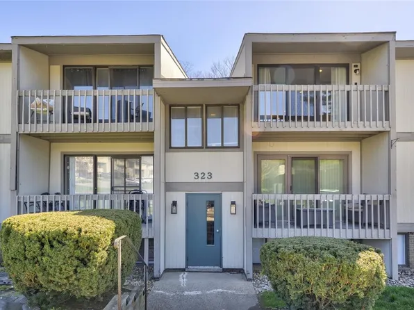323 Ridge Point Cir APT 34, Bridgeville, PA 15017