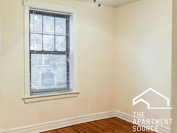 3rd image of 1949 W Winnemac Ave APT 1