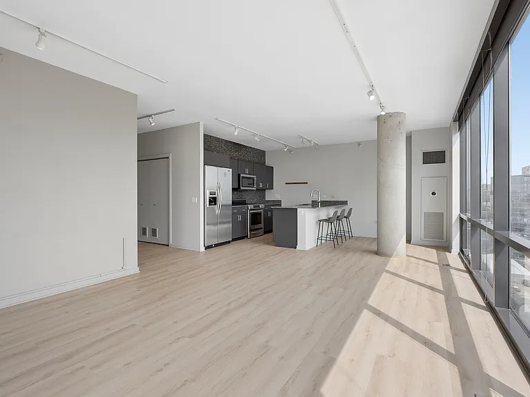 860 W Blackhawk St #1808 — Photo 9