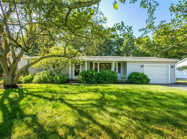 39 Holiday Ln, Canandaigua, NY 14424