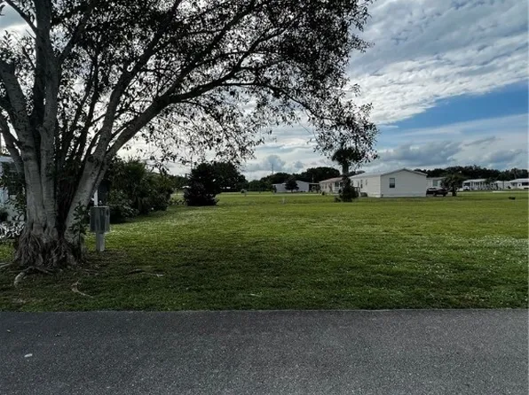 866 Yacht Club Way NW, Moore Haven, FL 33471