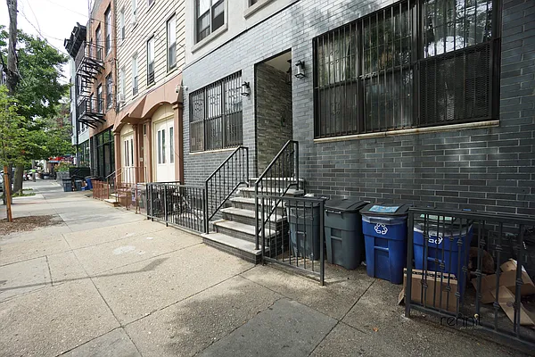 Rented by Rennit Inc. | media 35