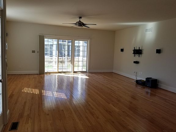3rd image of 18811 Bethpage Dr