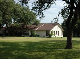 603 E Highland Ave, Comanche, TX 76442