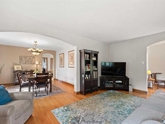 5th image of 4964 Fairview Ave