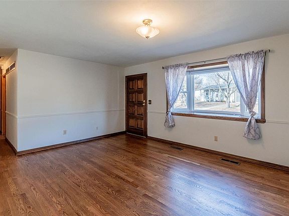 5th image of 5204 Ville Angela Ln
