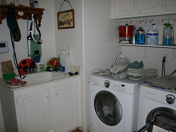 3rd image of 489 Appleby St