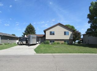 3118 Village Green Dr, Moorhead, MN 56560