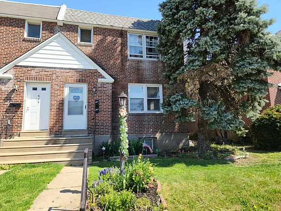 2nd image of 611 Glenview St Floor 1