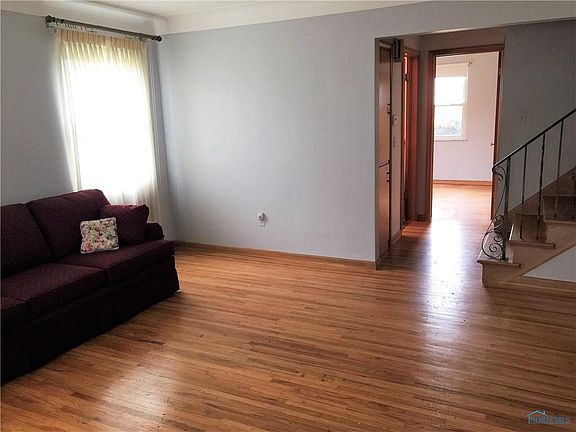 4th image of 141 Windsor Dr