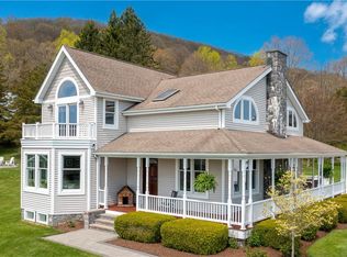 39 Overlook Dr, Pawling, NY 12564