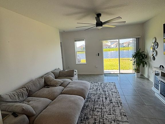 3rd image of 1062 Grantham Ln SE