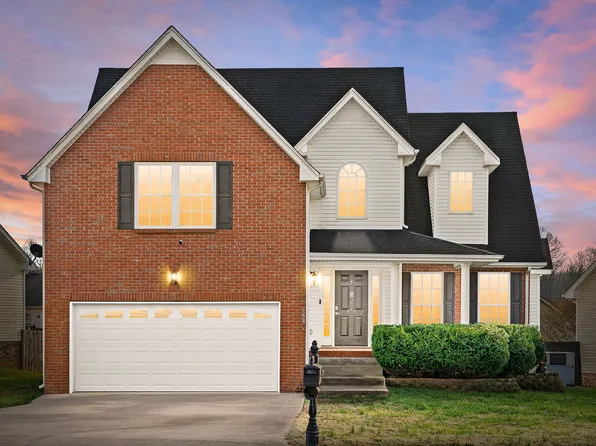 688 Foxfield Dr, Clarksville, TN 37042