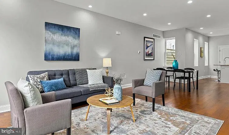3 bed, 1.0 bath, 1364 sqft, $1,995 — Photo 1