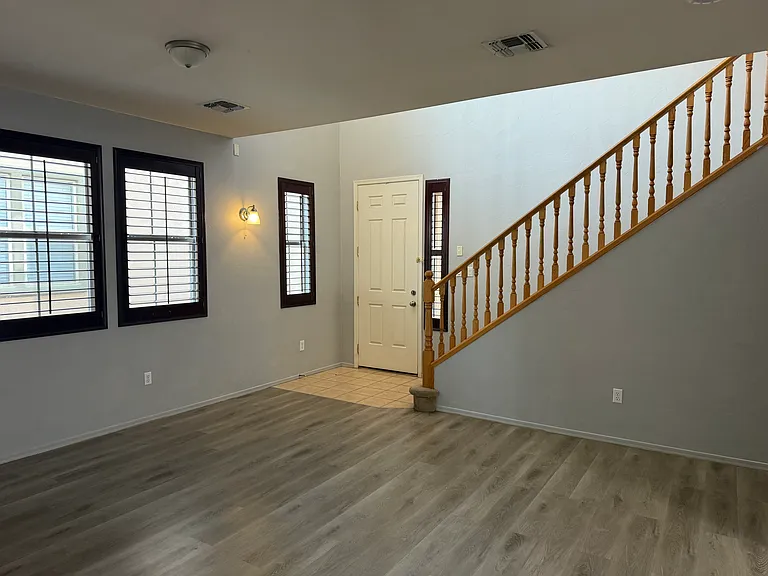 504 E Calle Escora — Photo 9