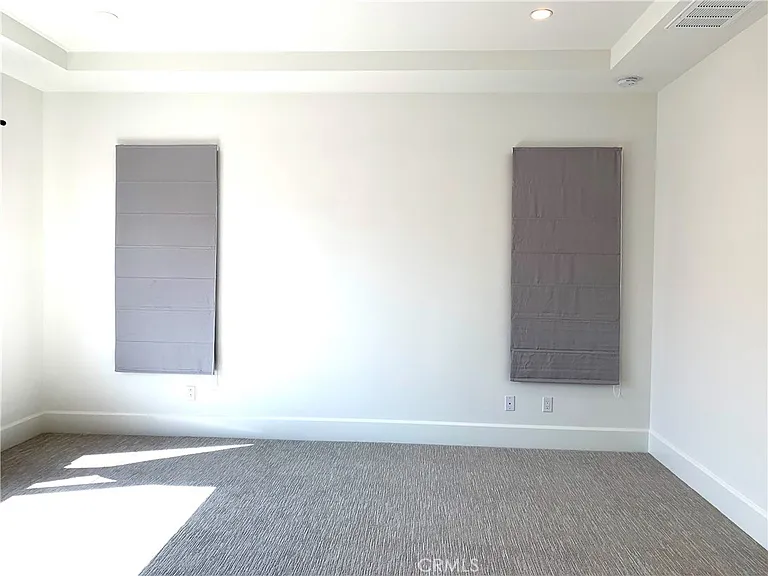105 Sky Hts — Photo 33