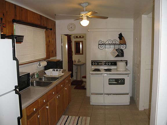 Kitchen,BathDoor-fromNorthEntry