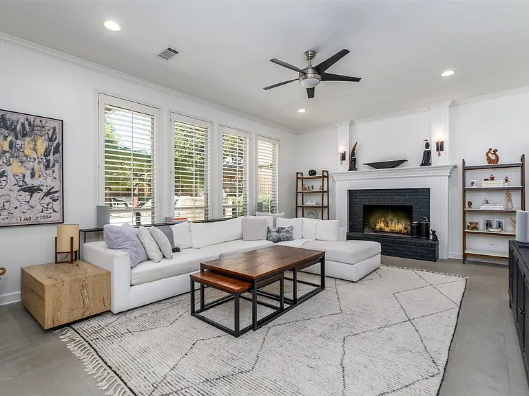 3209 Gary Dr — Photo 9
