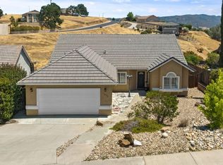 1077 Mockingbird Ln, Valley Springs, CA 95252