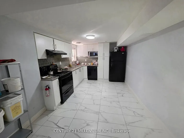 23 Malcolm Cres — Photo 2