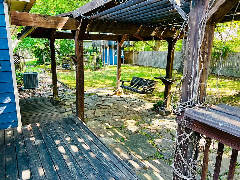 650 S Ray Ave — Photo 4