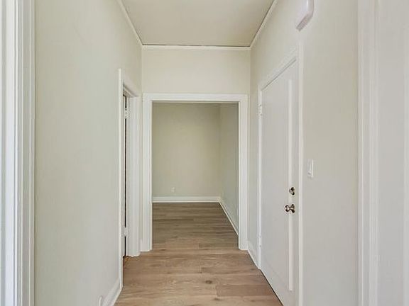 4th image of 312 Wayne Ave #4