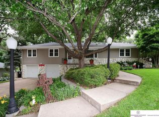 10324 Brookside Ln, Omaha, NE 68124