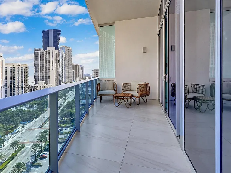 17550 Collins Ave #Penthouse 2 — Photo 35