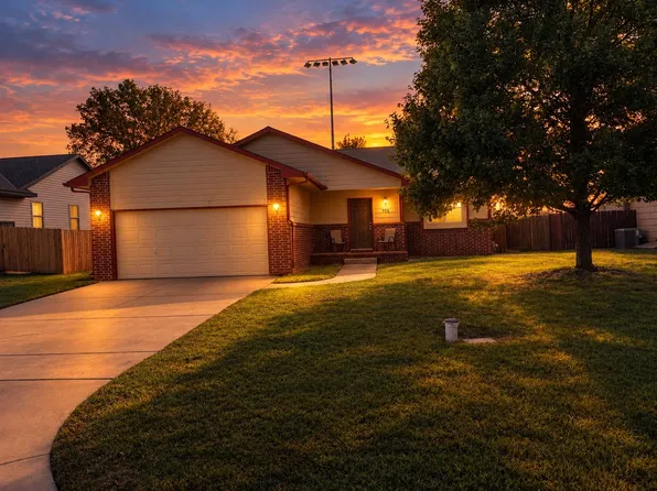 715 E Laramie Cir, Maize, KS 67101