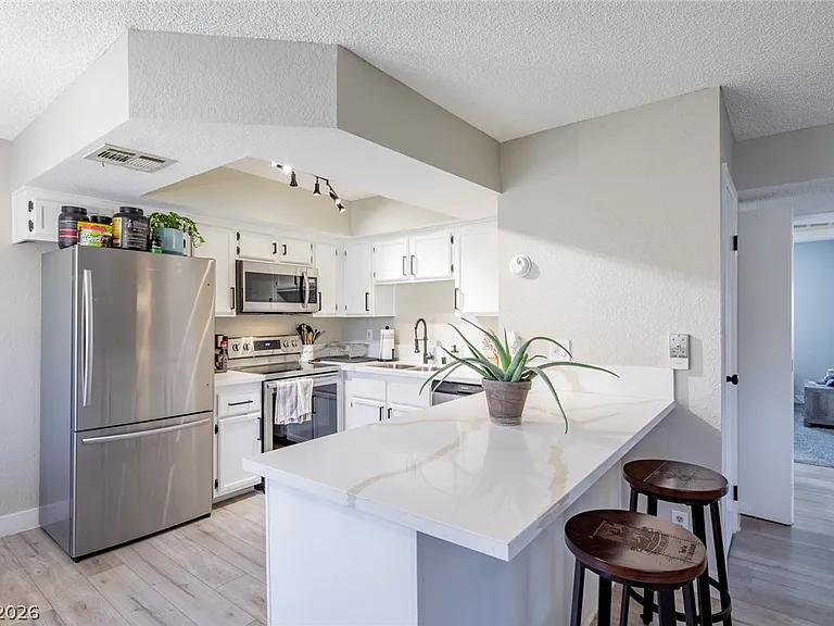 1212 Observation Dr #201 — Photo 2