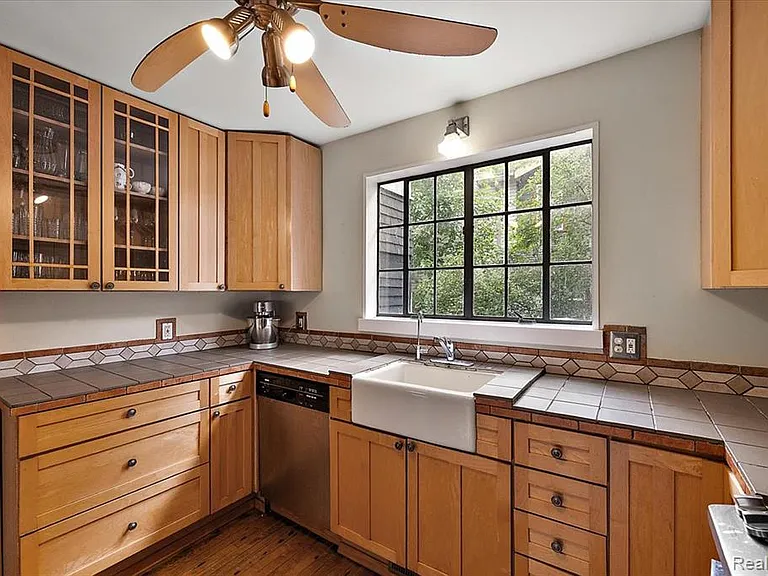 529 Hawthorn Ave — Photo 33