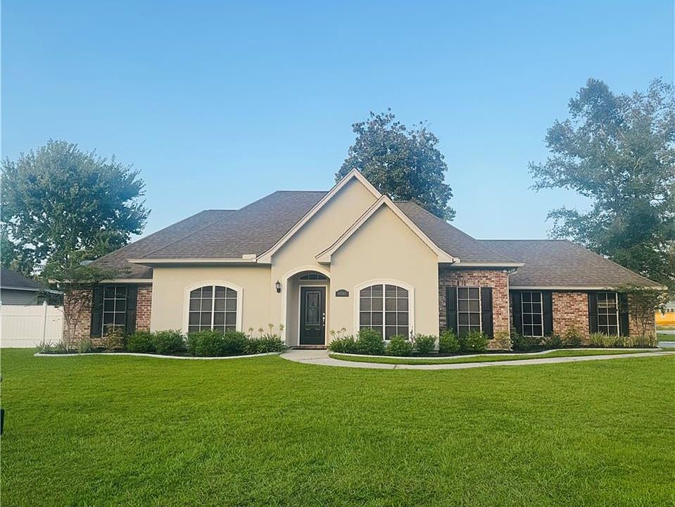1st image of 64560 Barrington Ct