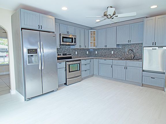 2nd image of 309 NE 7th Ave APT A