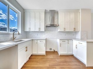 244 NE Marmot Grv NW, Calgary, AB T3R2E9