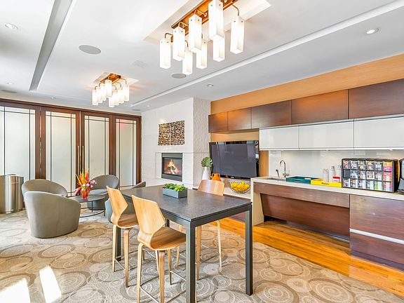 5th image of 200 W 72nd St APT 10A