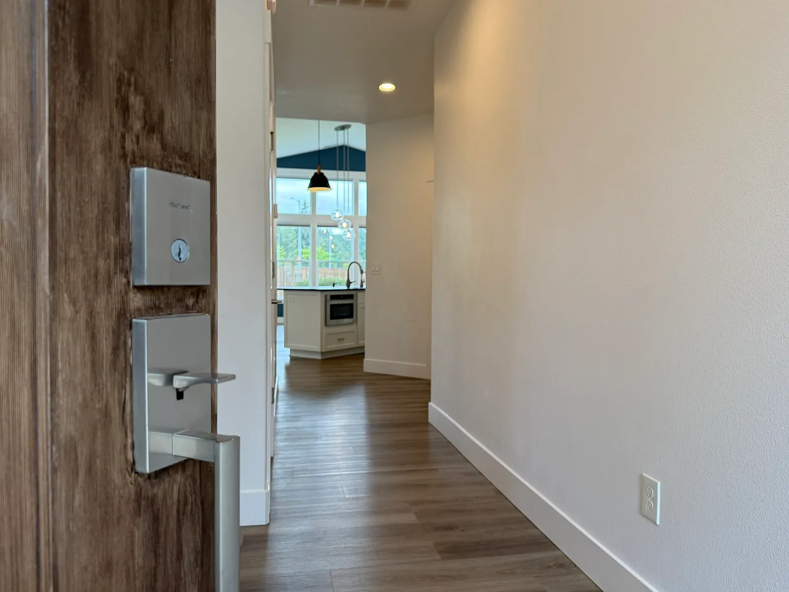 3 bed, 1479 sqft, $2,700 — Photo 3