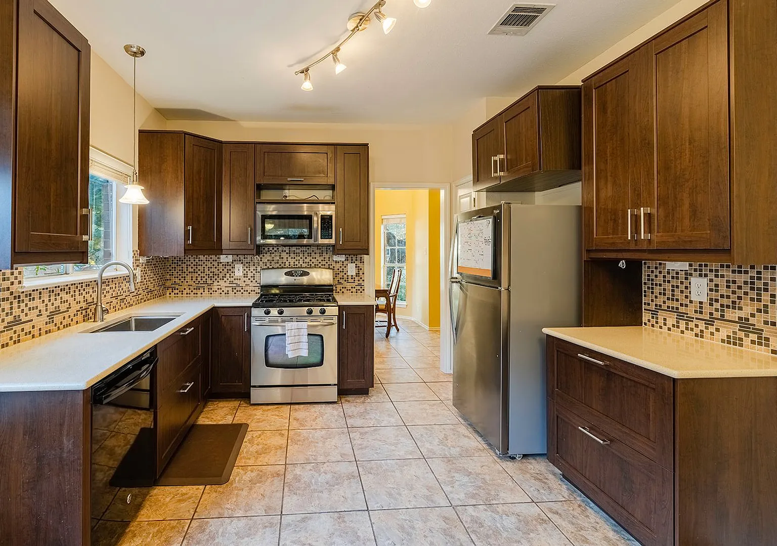 2402 Sparrow Dr, Round Rock, Texas 78681 — Photo 2