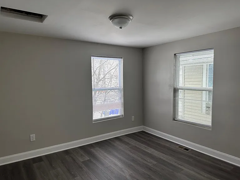 1488 E Fulton St — Photo 13