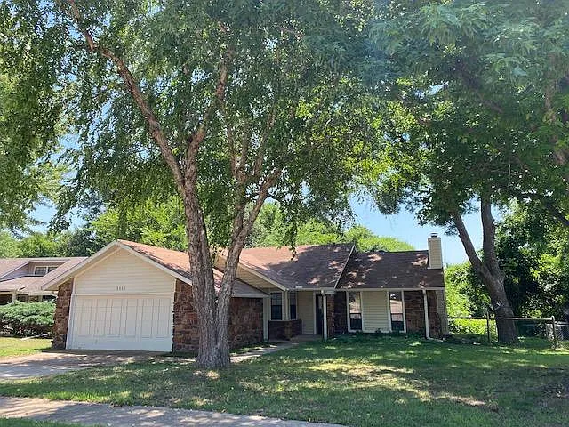 3 bed, 1452 sqft, $1,645 — Photo 1