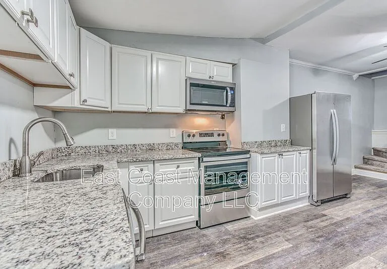 1253 Sargeant St — Photo 16